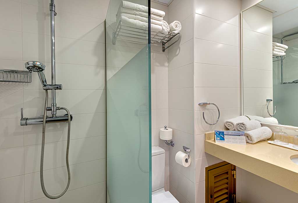 doppelzimmer economy hotel biniamar cala millor