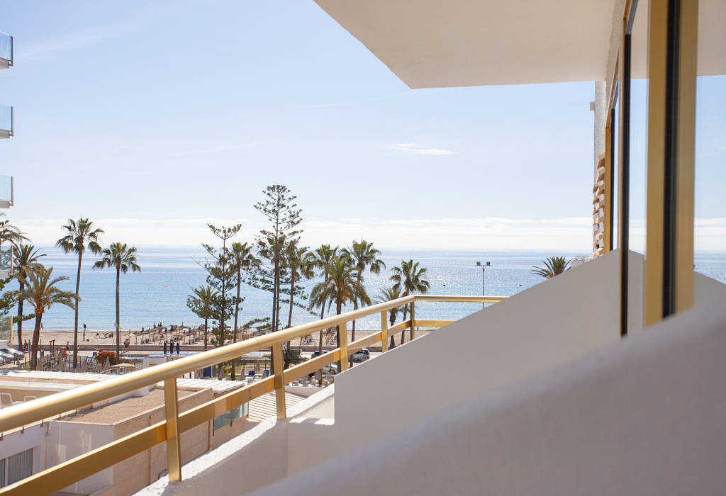 doppelzimmer mit seitlichem meerblick hotel biniamar cala millor