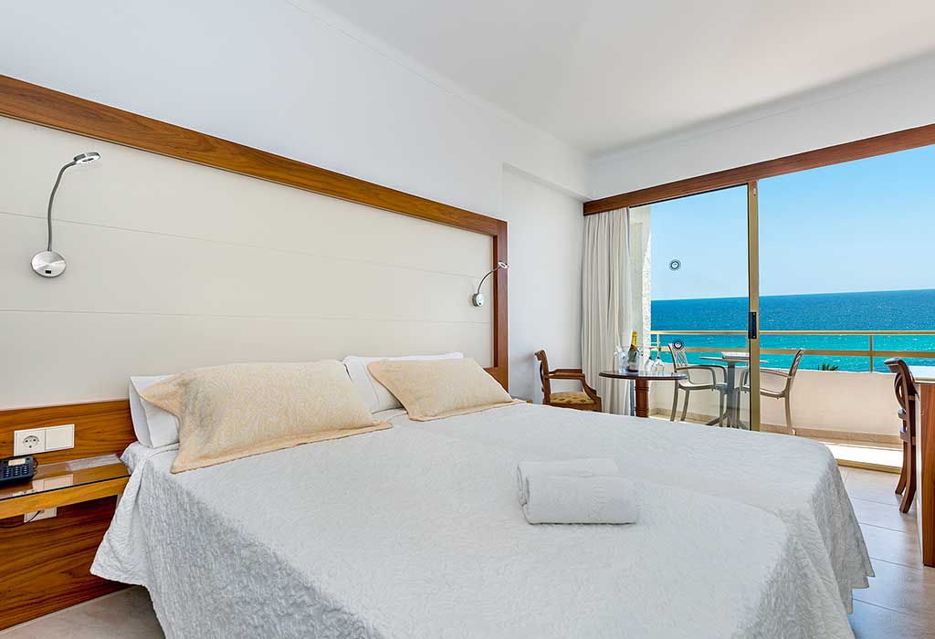 double room front sea view hotel biniamar cala millor