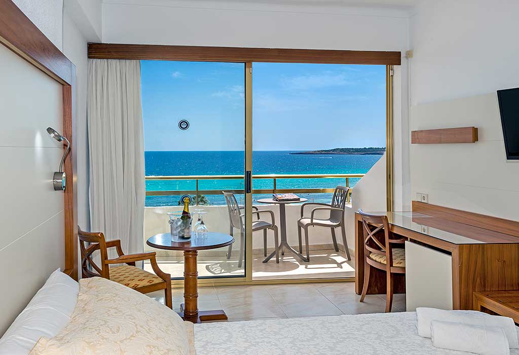 double room front sea view hotel biniamar cala millor