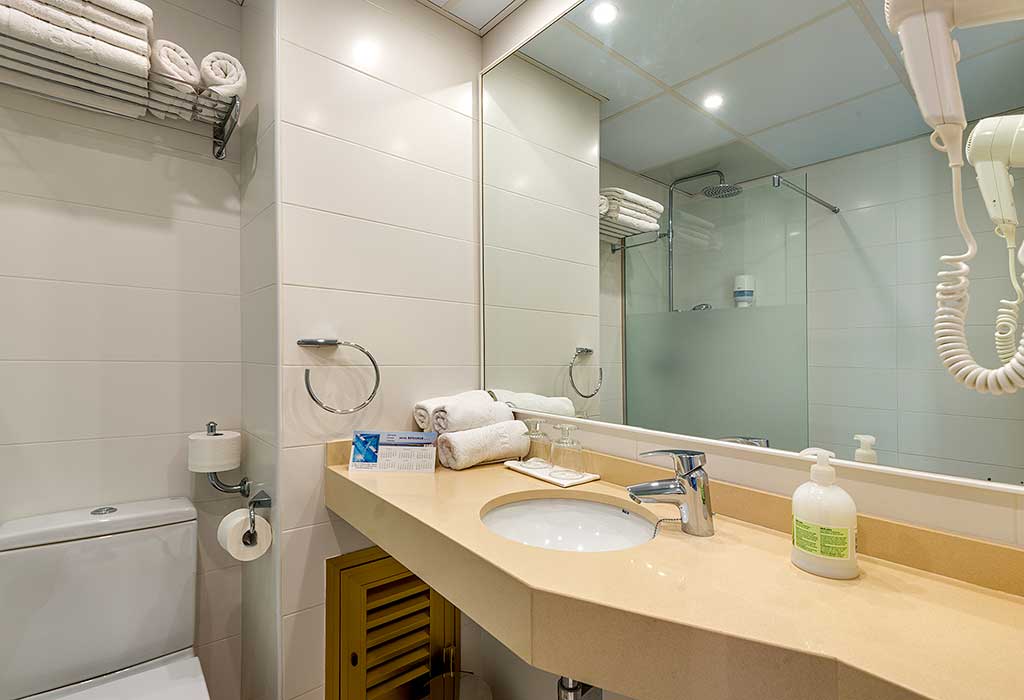 double room front sea view hotel biniamar cala millor