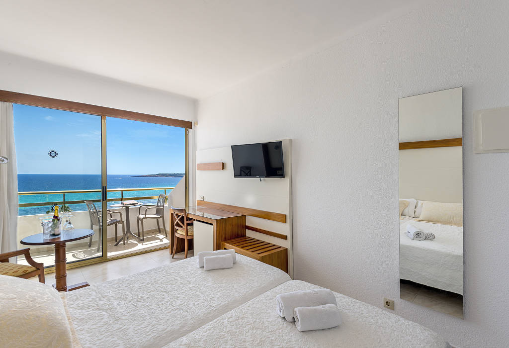 double room front sea view hotel biniamar cala millor